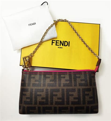 fendi pochettecoc catena oro|fendi baguette.